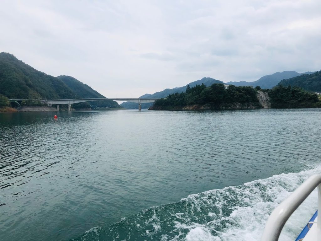 the Miyagase Lake tour with a pleasure boat