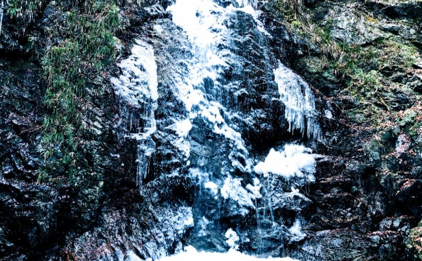 【冬季限定】払沢の滝氷瀑見学ハイキングコース