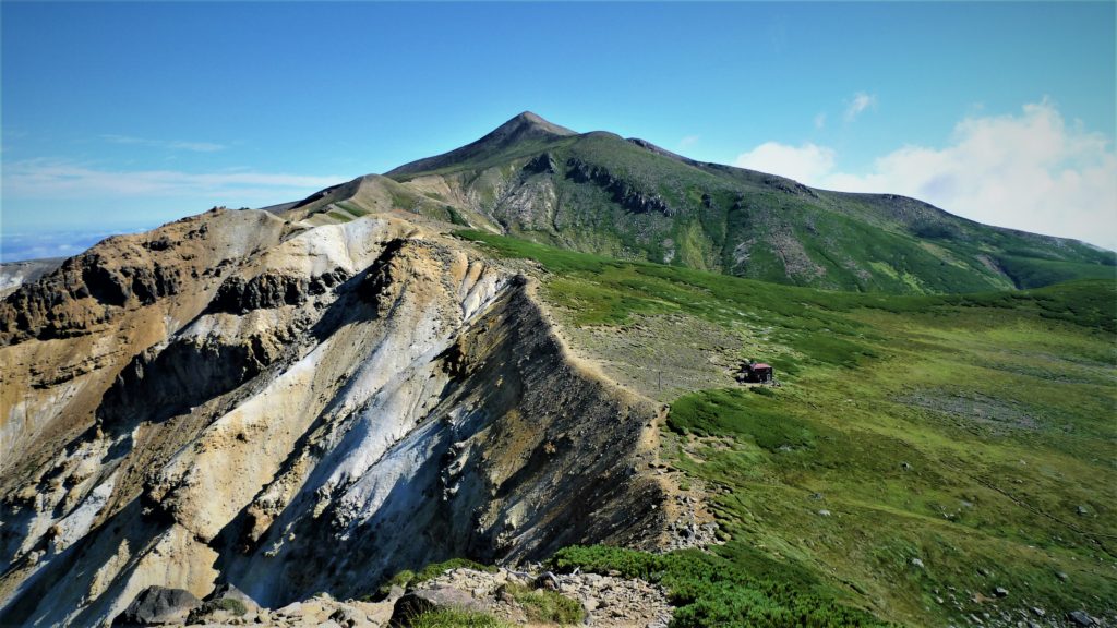 Volcanic gravel and volcanic routes follow towards Mt. Tokoki.